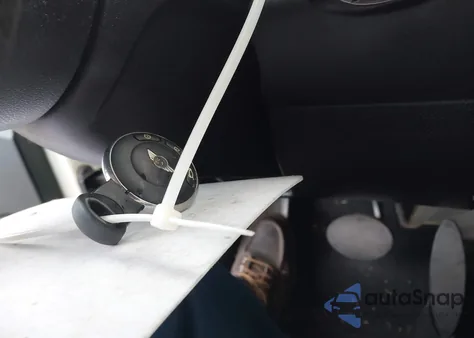 2013 Mini Hardtop Cooper z USA, uszkodzony, nr VIN WMWSU3C59DT692346